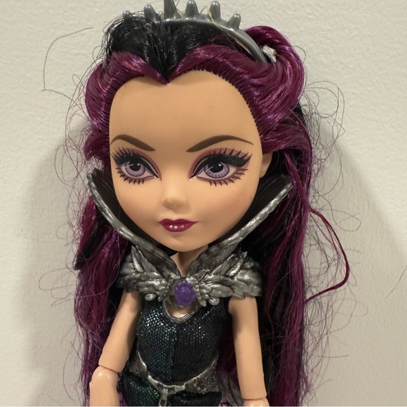 Ever After High First Chapter Raven Queen Doll - Picture 2 of 8